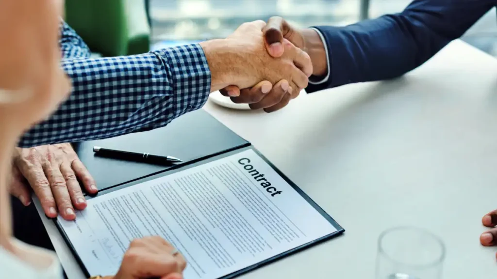 Signing a contract - image by rawpixel on Freepik